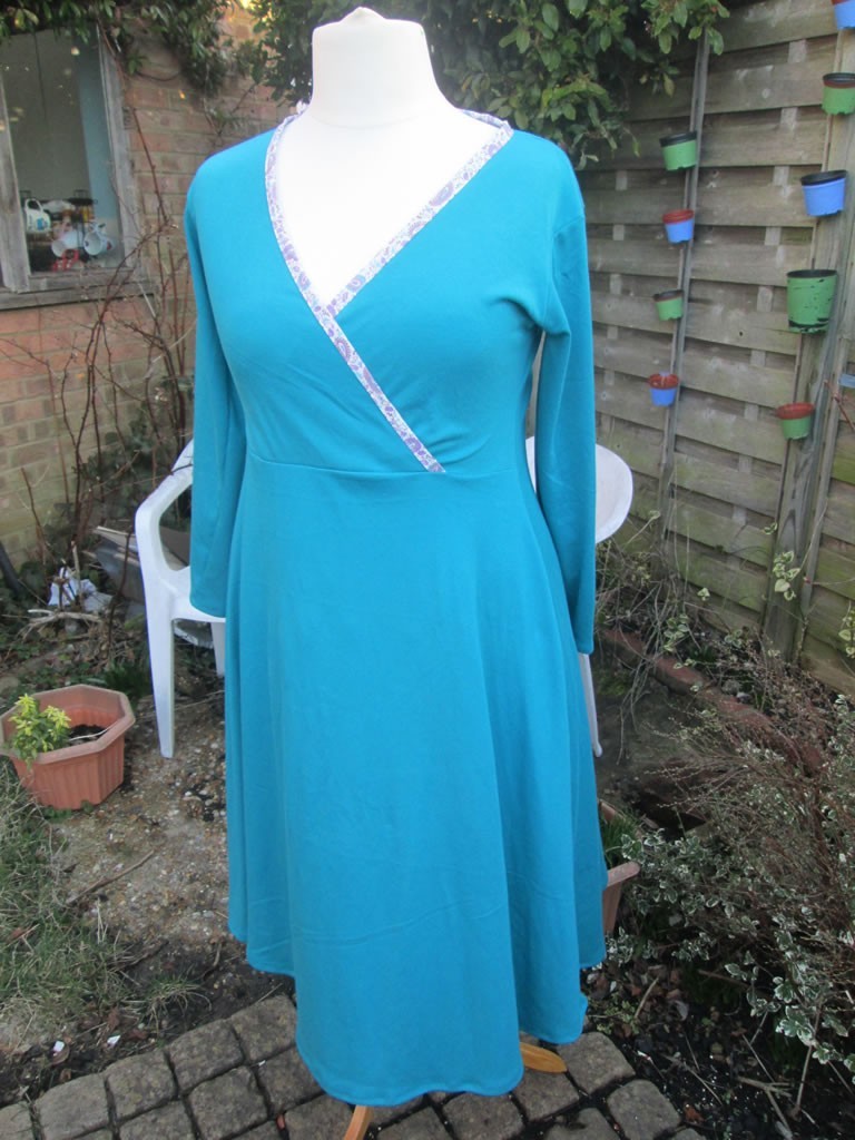 Sewing Clothes Without a Pattern Tea and a Sewing Machine