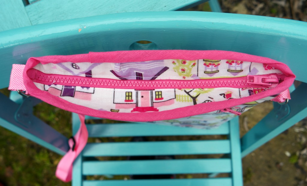 Cross Body Bag Tutorial - Tea and a Sewing Machine