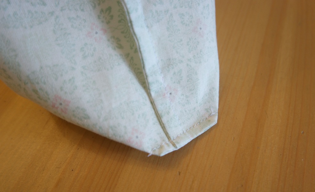 easy drawstring bag with enclosed seams