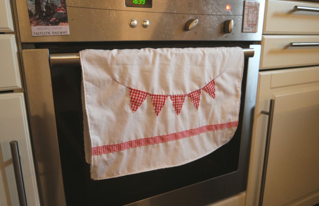 diy bunting tea towel 