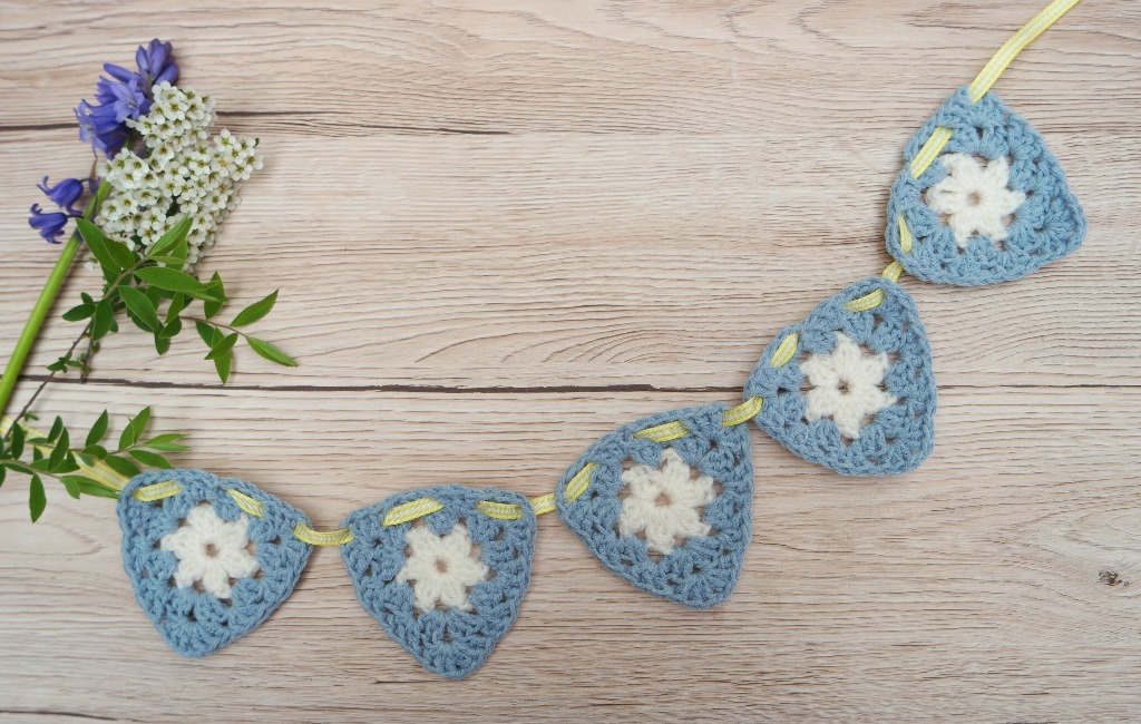 year of bunting free crocheted bunting pattern