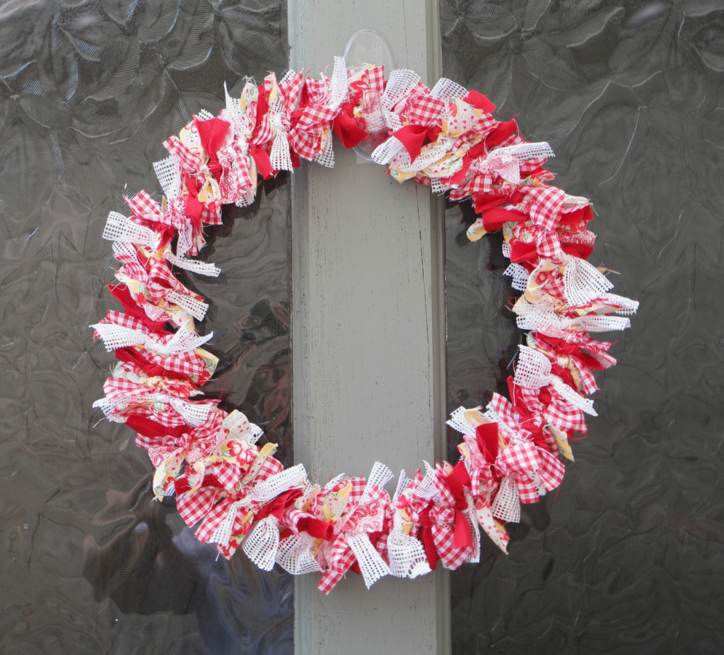 how to make a tied wreath