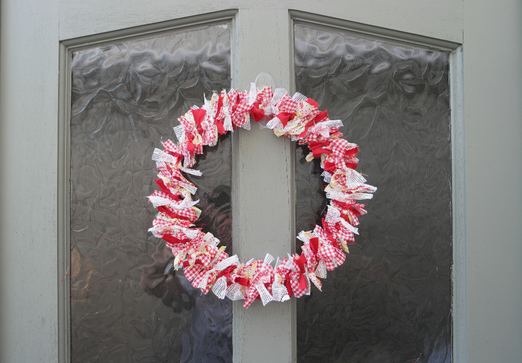 how to make a tied wreath