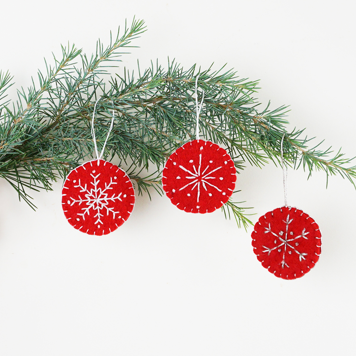 quick and easy christmas decorations to sew in under an hour