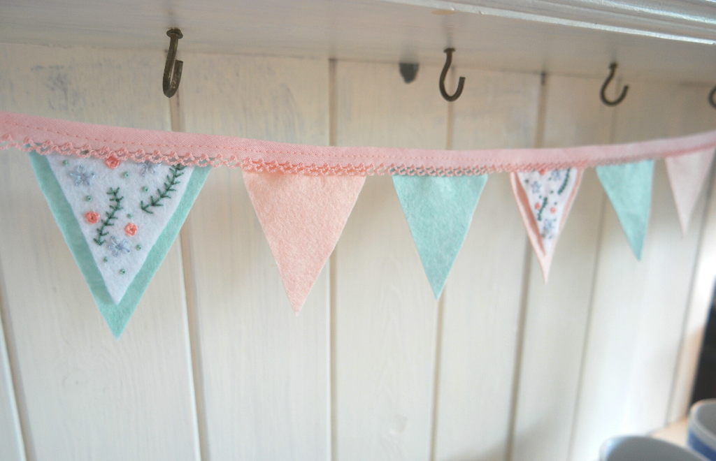 embroidered felt bunting tutorial
