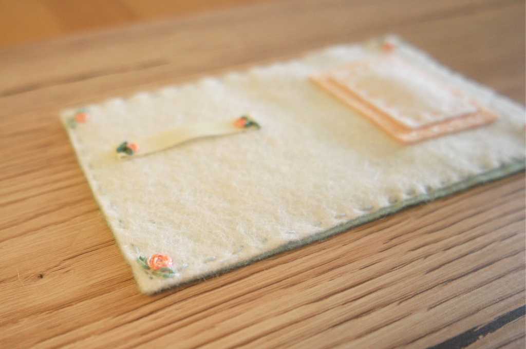 diy embroidered needle case