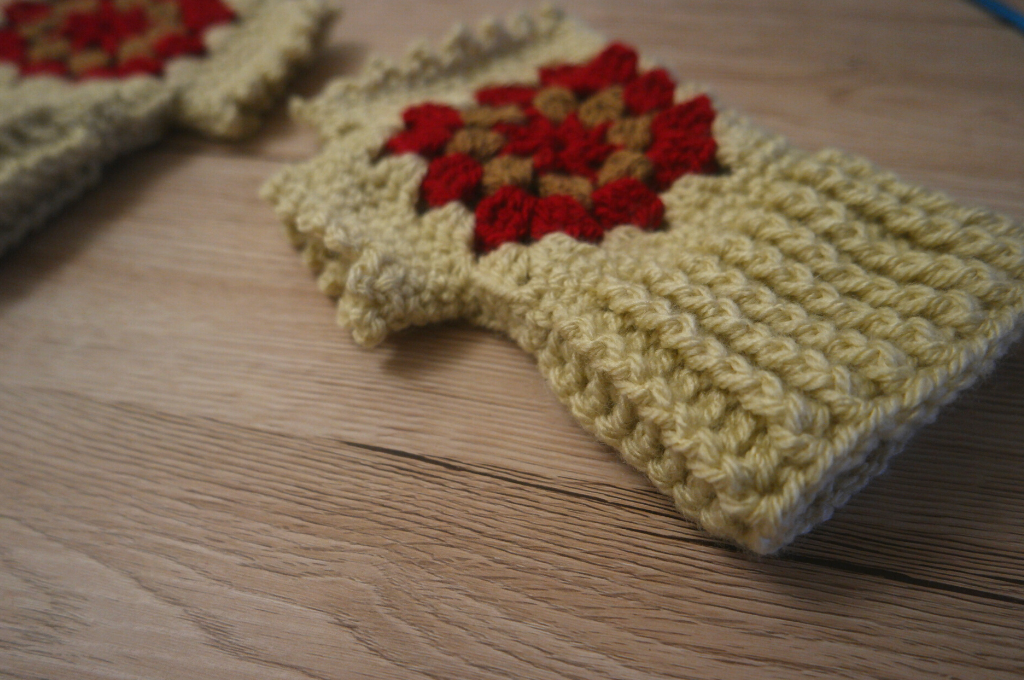 granny square fingerless mittens pattern