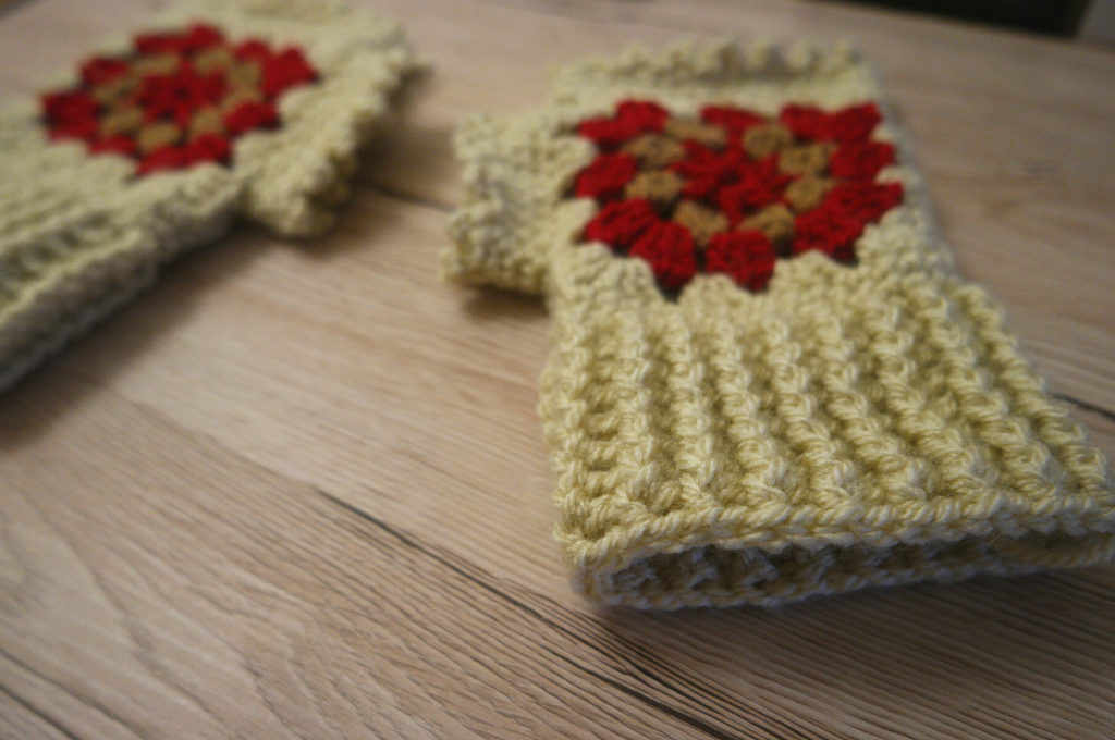 granny square fingerless mittens pattern
