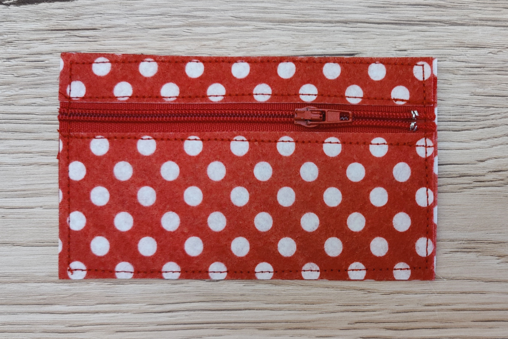 polka dot purse sewn with zip