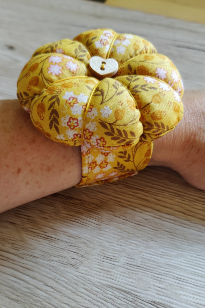 How to Make A Wrist Pincushion Easy Step By Step Sewing Tutorial