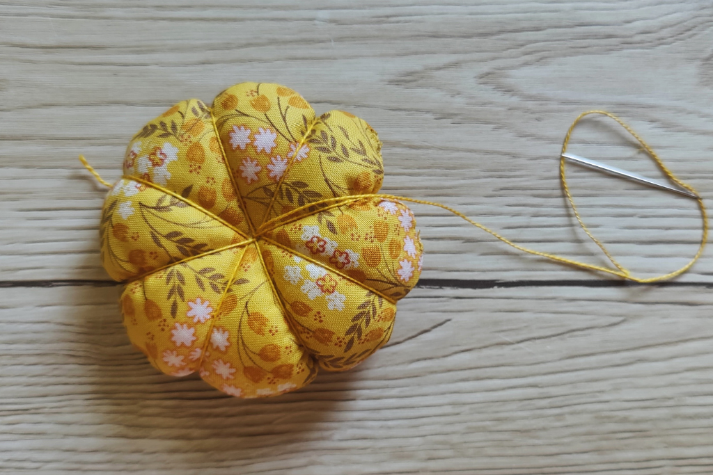 A simple wrist pin cushion I should have made ages ago! : r/sewing