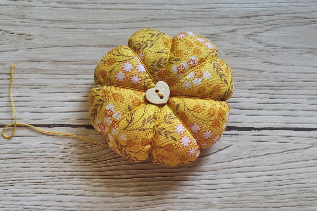 Wrist Pin Cushion with Elastic Strap Pumpkin Needle for Sewing Cushion  Pincushions for Needlework DIY Craft Pin Cushion Wrist